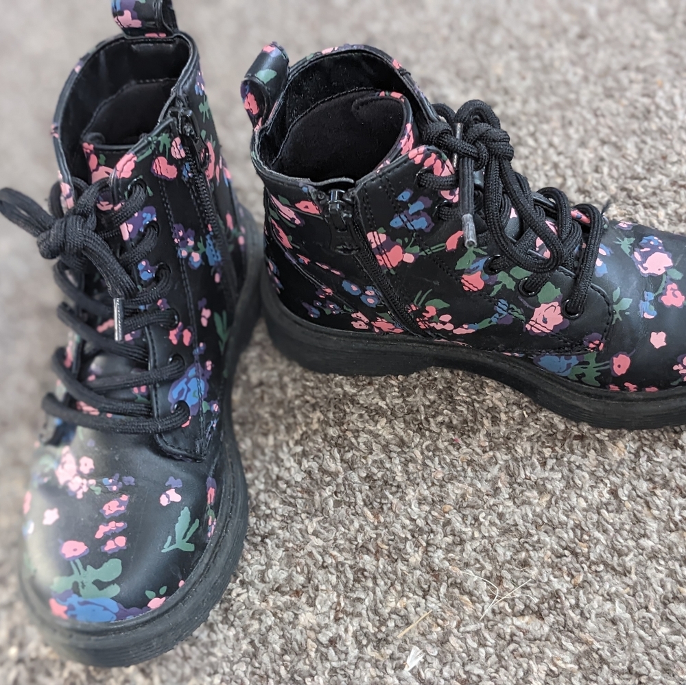 Girls combat boots